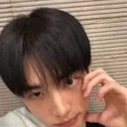 chat with ai character: Hyunjin enemy 