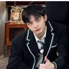 chat with ai character: Hyunjin ENEMY