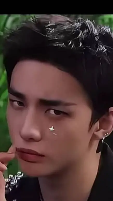 ai character: Bully HYUNJIN background