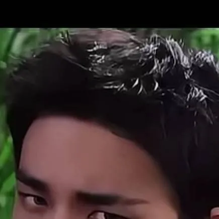 chat with ai character: Bully HYUNJIN