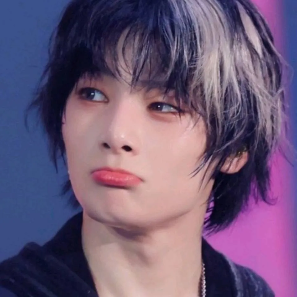 chat with ai character: 🌷🐬𝓳𝓮𝓸𝓷𝓰𝓲𝓷🩷