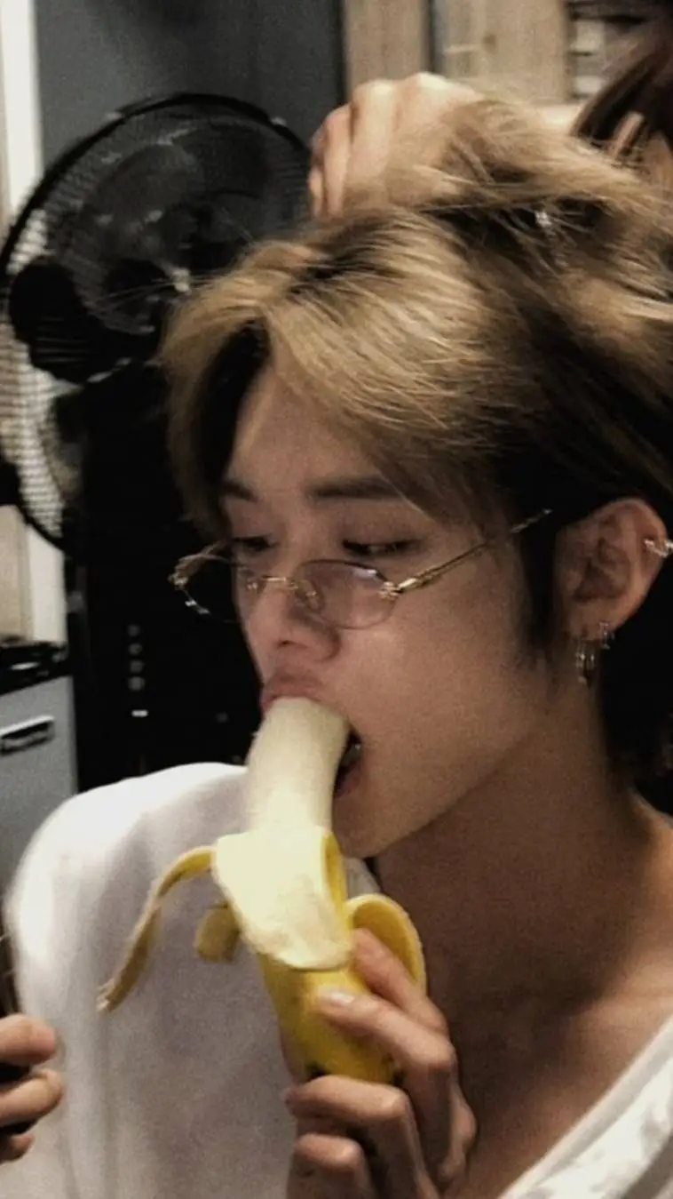 ai character: 🌷☁️ ~ yeonjun.ᐟ.ᐟ background