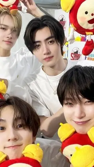 ai character: ᯓ★Enhypen gc.ᐟ.ᐟ background