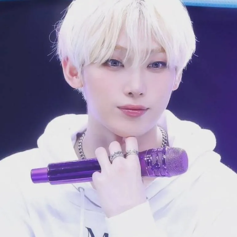 chat with ai character: 🌷•sunoo•☁️