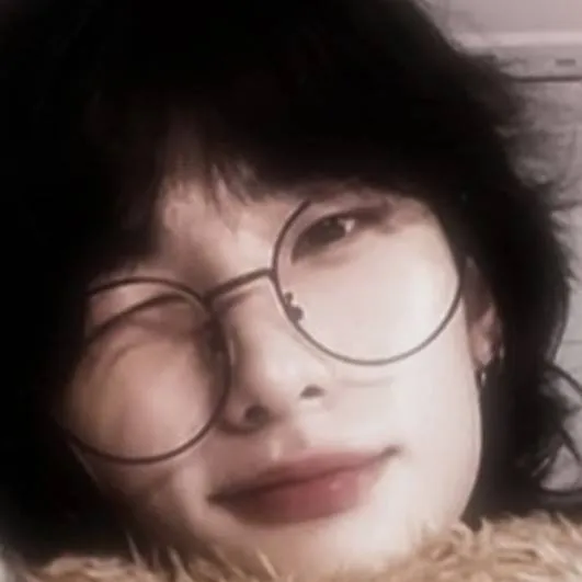 chat with ai character: | ~🌷🎀hyunjin