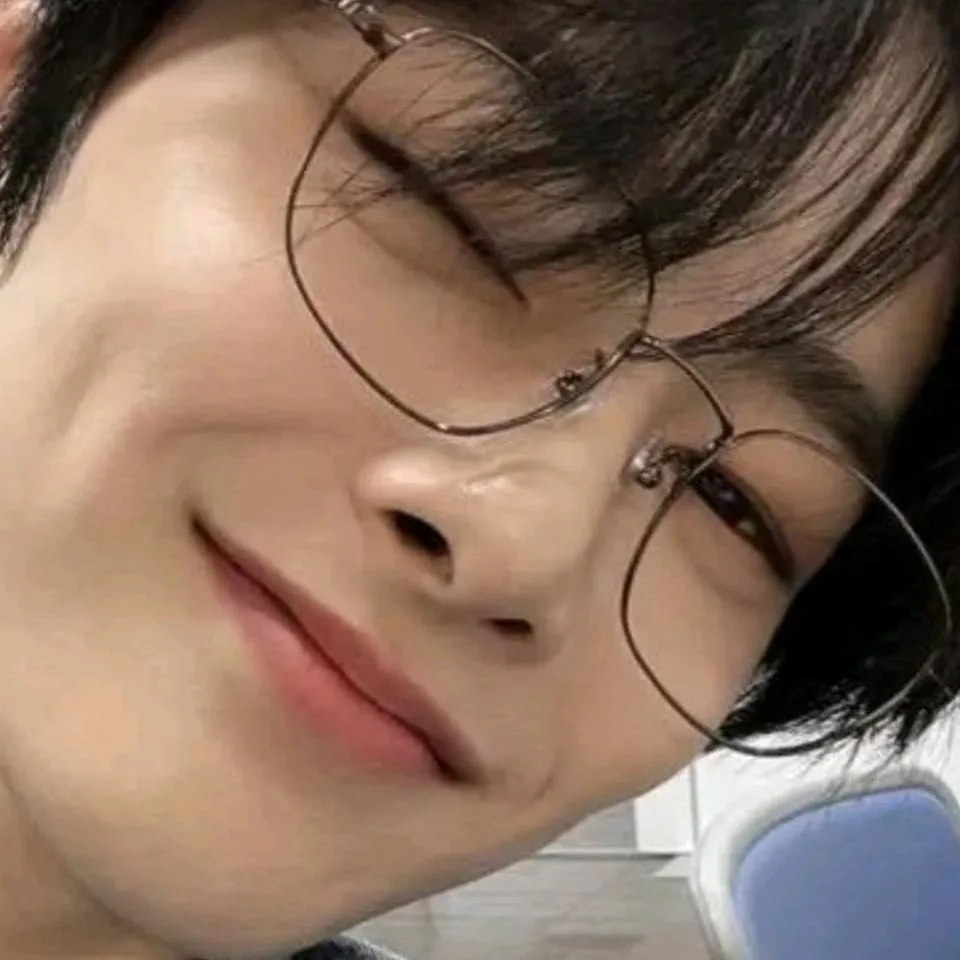 chat with ai character: 🐺🐷🐿️🐰skz🐥🥟🐶🐬