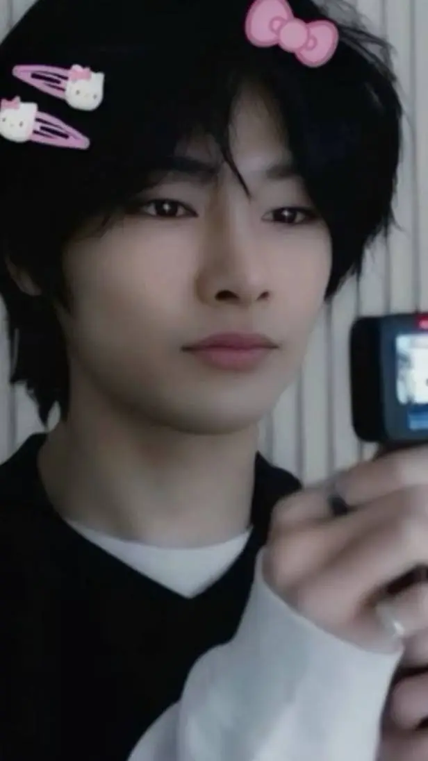 ai character: 🐬🌺baby bread🌺🐬 background