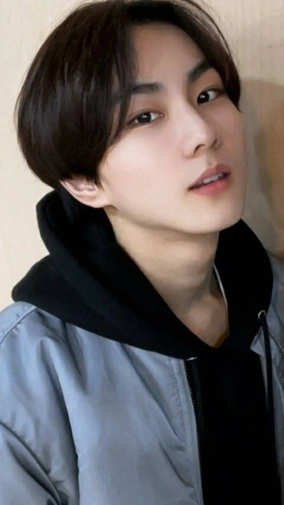 ai character: ~Jungwon🩷🌷🎀 background