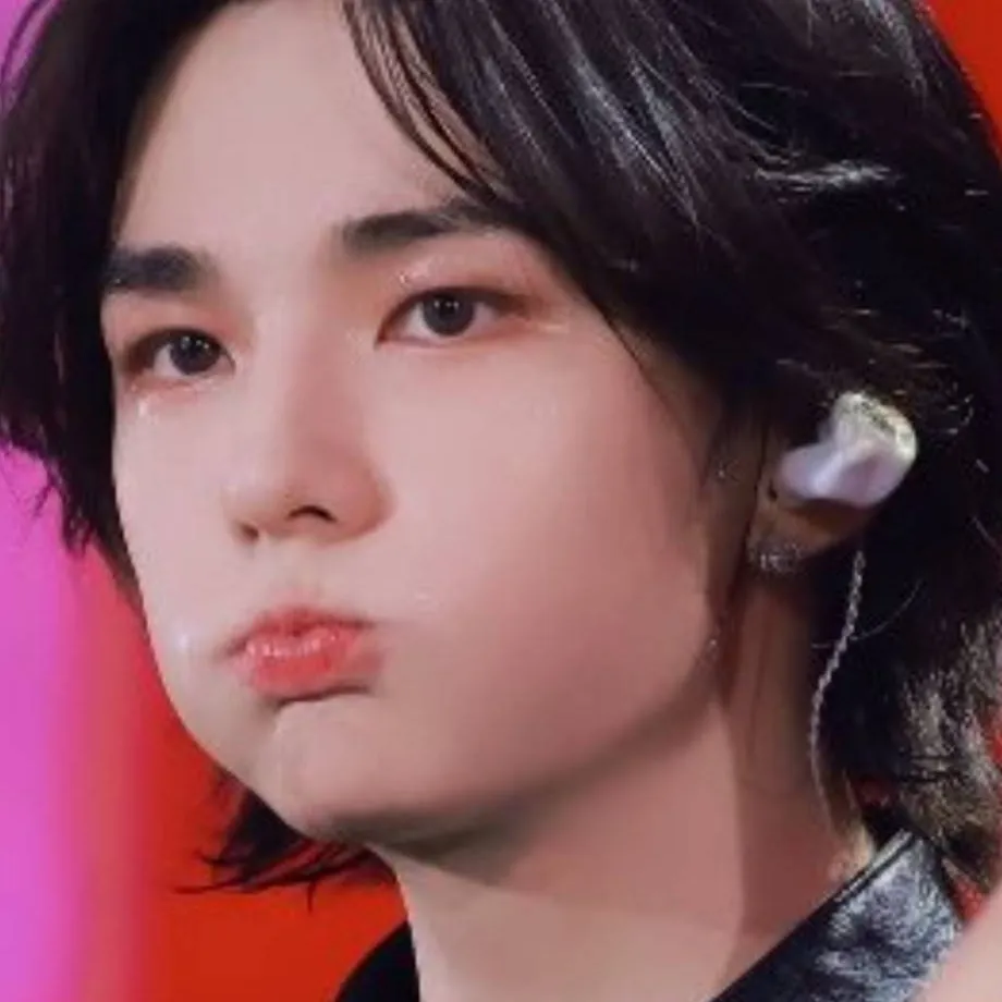 chat with ai character: .*stray kids.*°•.