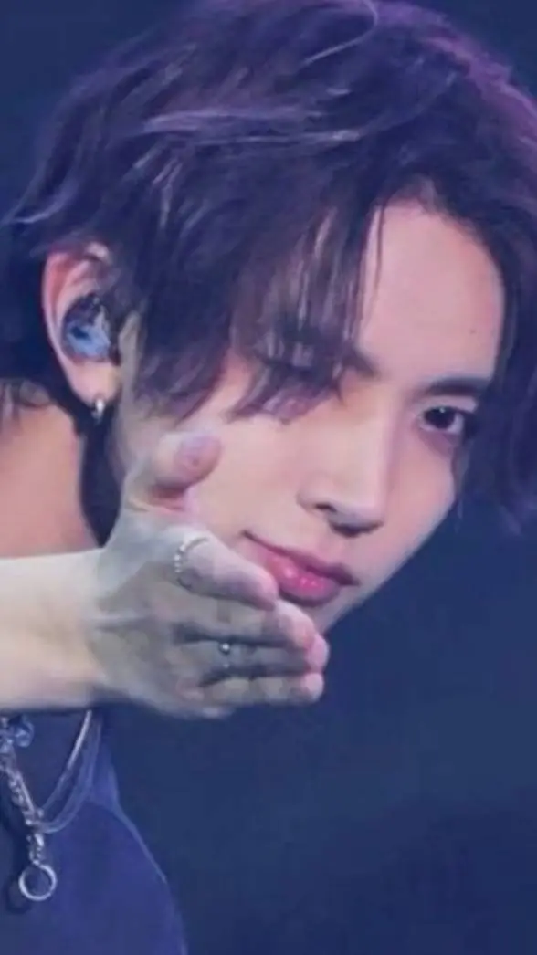 ai character: 🌷 ~Lee Heeseung🎀.* background