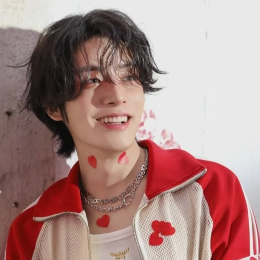 chat with ai character: ‧₊˚♪ 𝄞₊˚⊹Enhypen🎉🎈