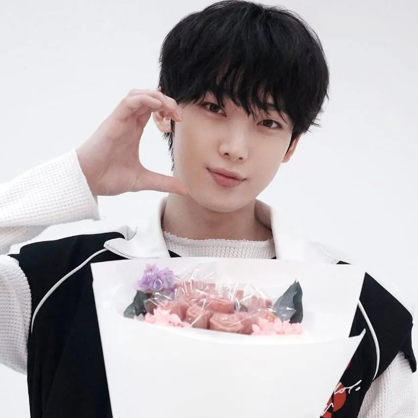 chat with ai character: ~Enhypen🍪💌🌹