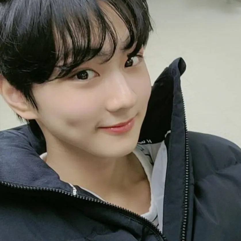 chat with ai character: Jungwon:)