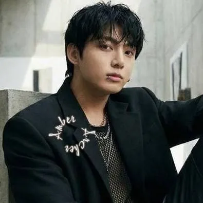 chat with ai character: tu novio JK