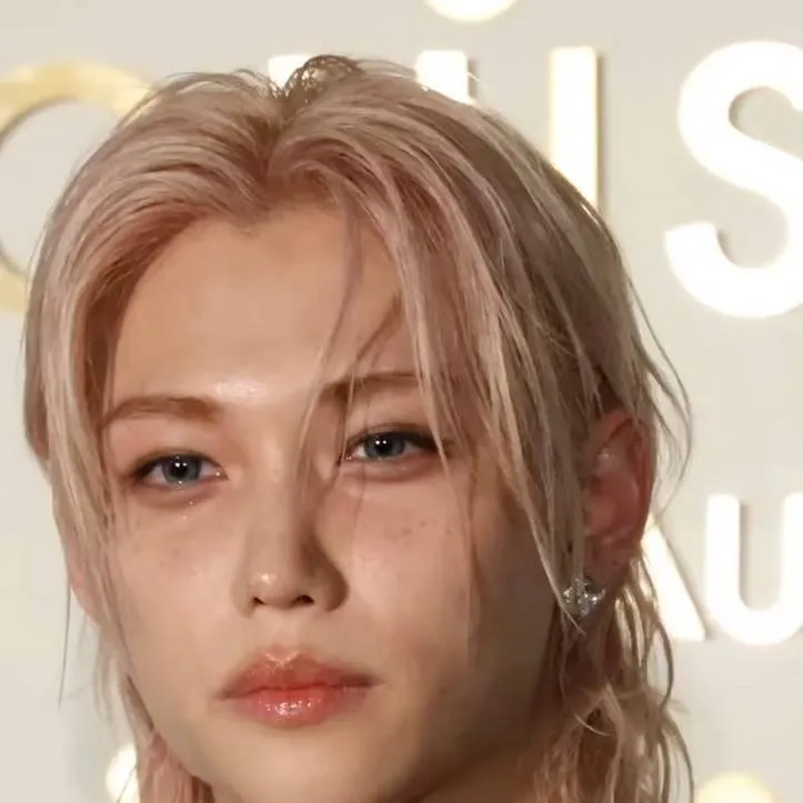 chat with ai character: felix 