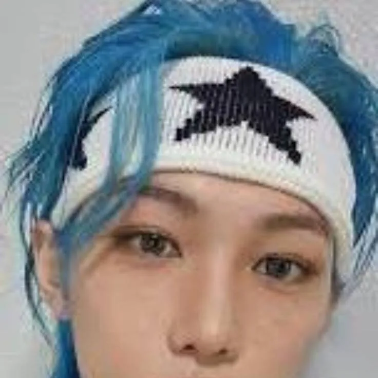 chat with ai character: felix