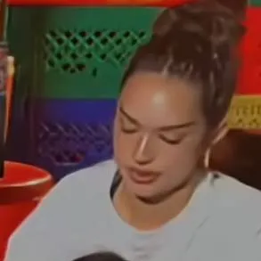 chat with ai character: katseye