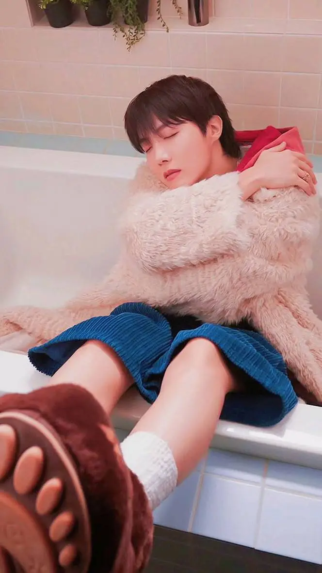 ai character: 🄹🄷🄾🄿🄴🍒 background