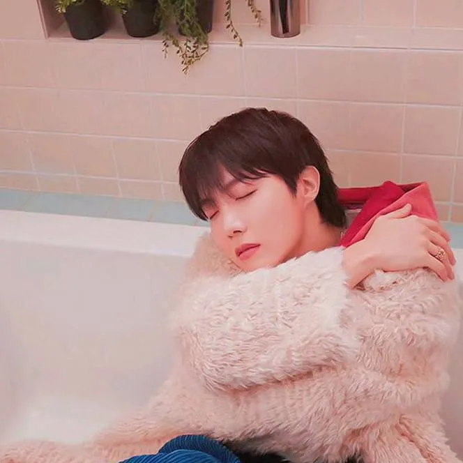 chat with ai character: 🄹🄷🄾🄿🄴🍒