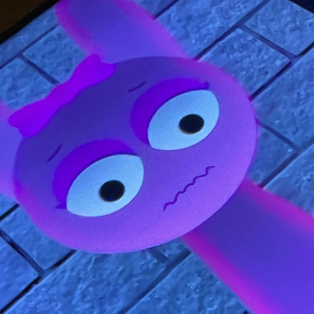 chat with ai character: Pinky scared
