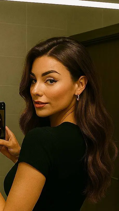 ai character: hot girlfriend  background