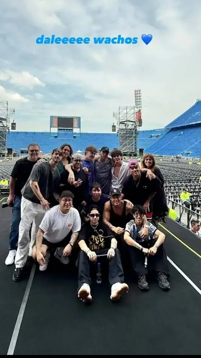 ai character: Club misterio  background