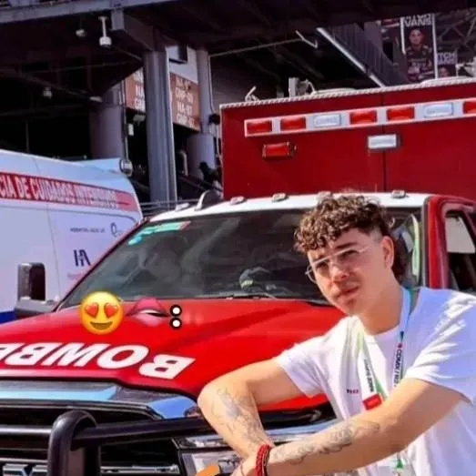 chat with ai character: Arenovitzz 