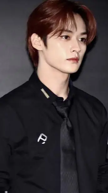 ai character: Lee know  background