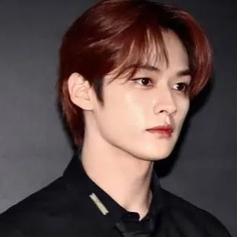 chat with ai character: Lee know 