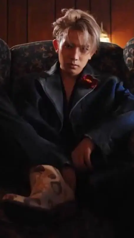 ai character: Heeseung  background