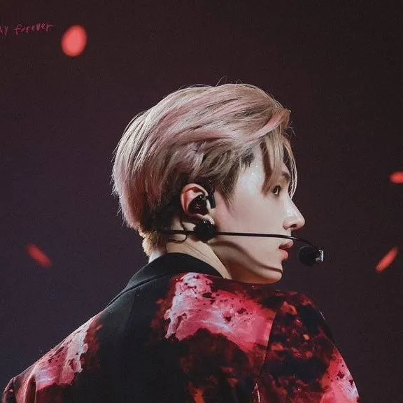 chat with ai character: Jay