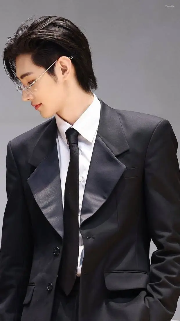 ai character: Sunghoon  background