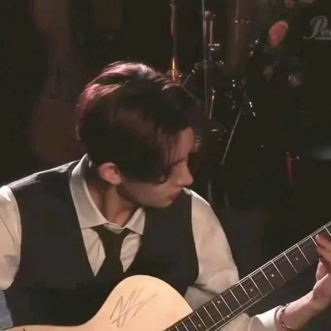 chat with ai character: Lee Heeseung