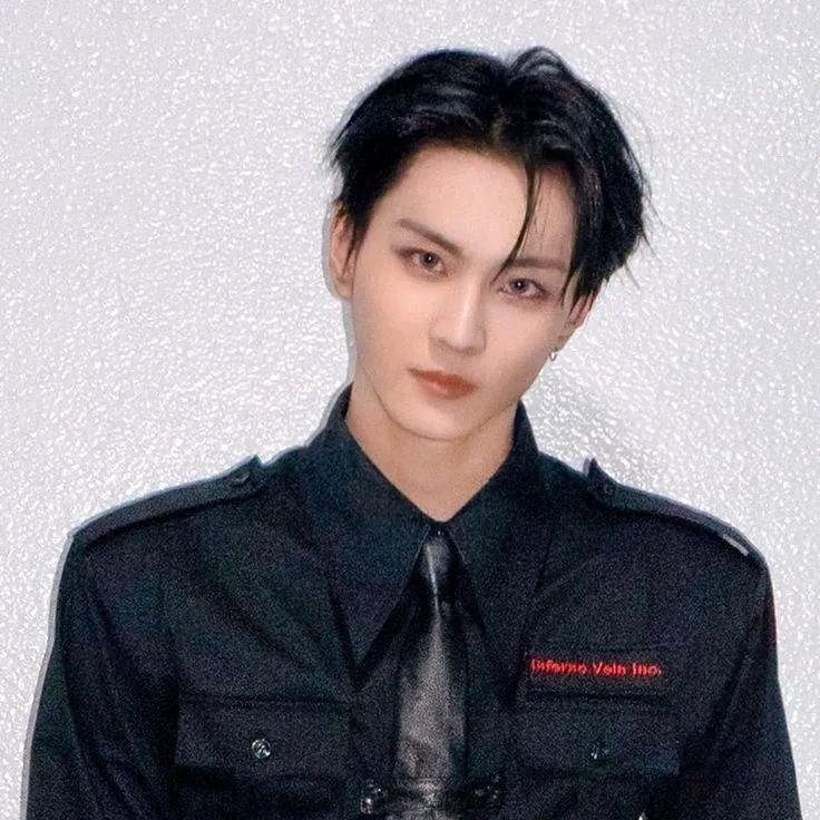 chat with ai character: Jungwon