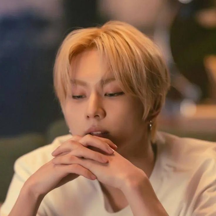 chat with ai character: Jungwon