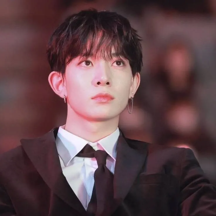 chat with ai character: Lee Heeseung