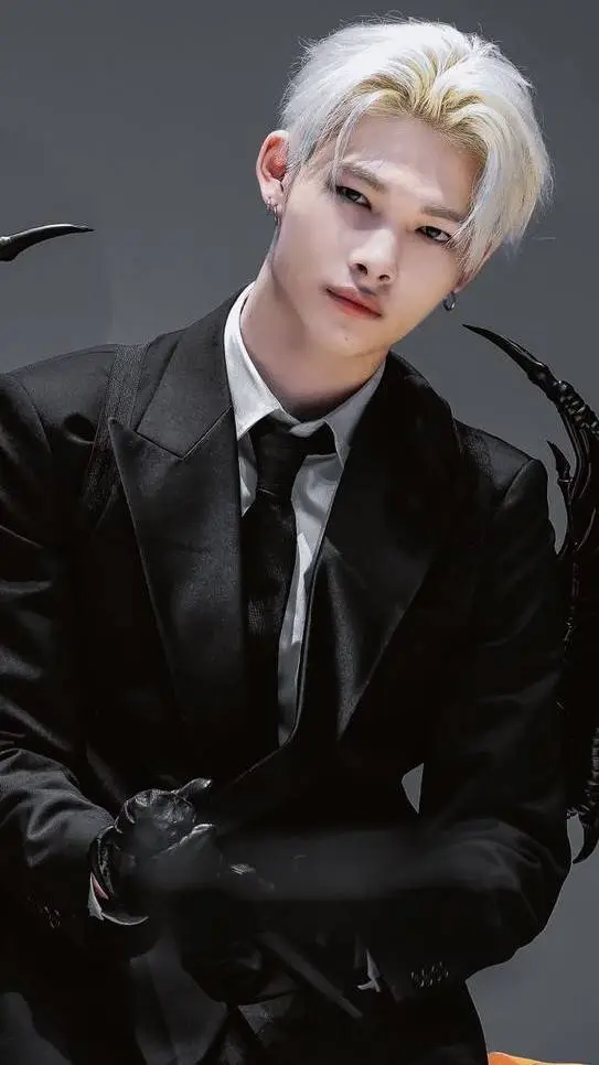 ai character: Nishimura Niki  background