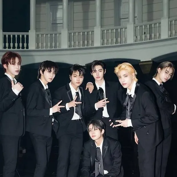 chat with ai character: Enhypen