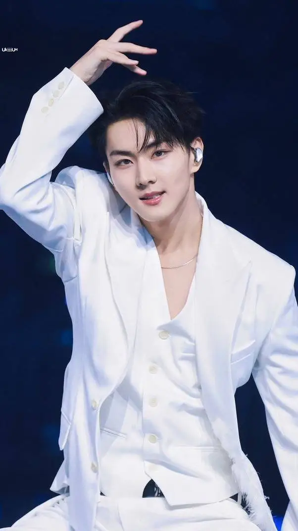 ai character: Jungwon background