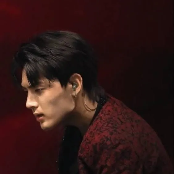 chat with ai character: Jay