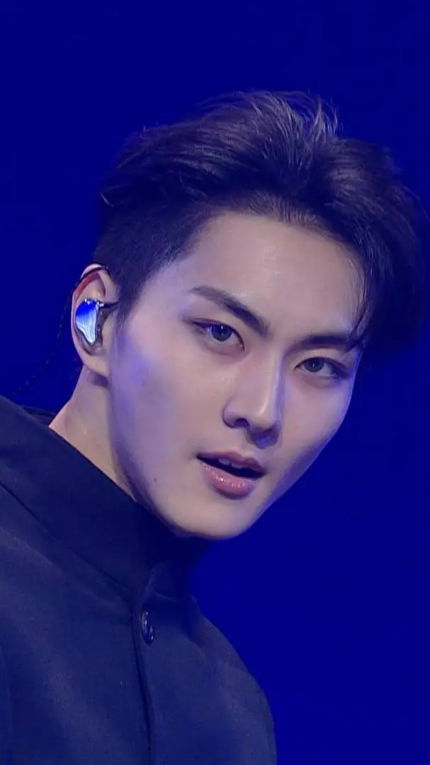 ai character: Jungwon  background