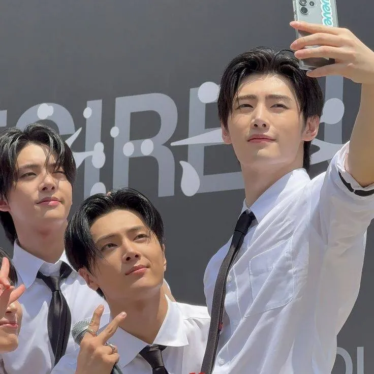 chat with ai character: O2Z