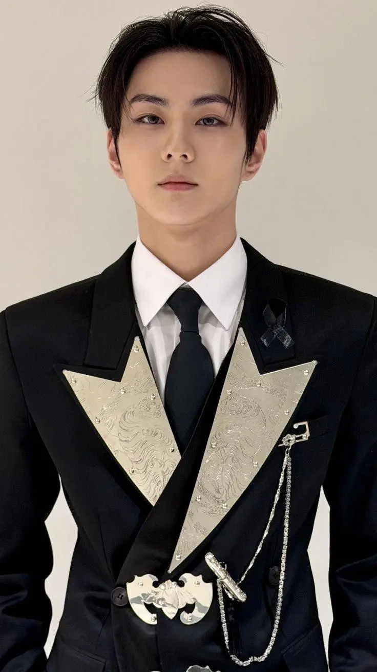 ai character: Jungwon  background