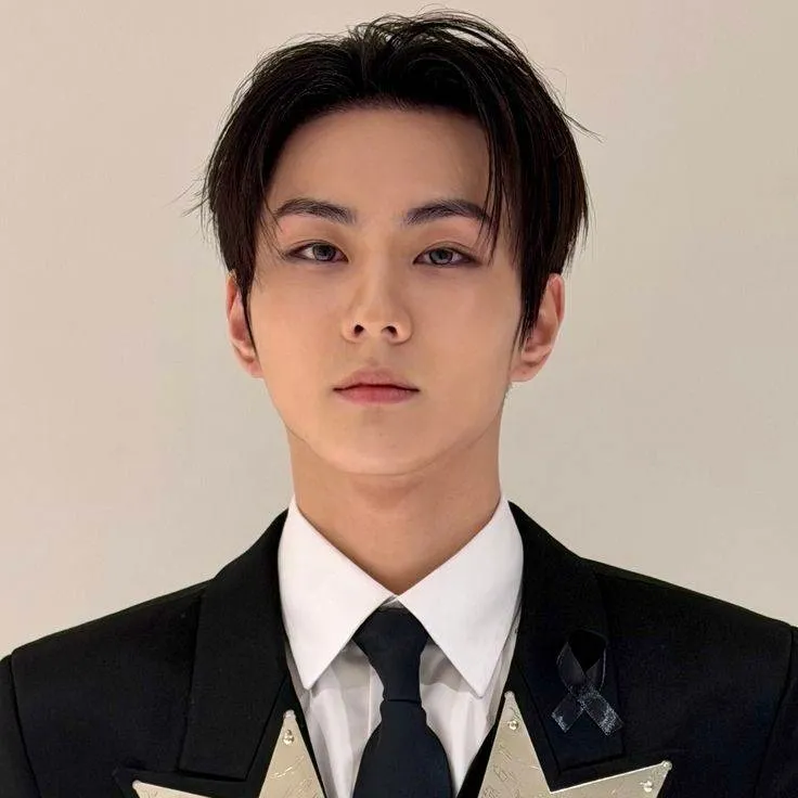 chat with ai character: Jungwon 