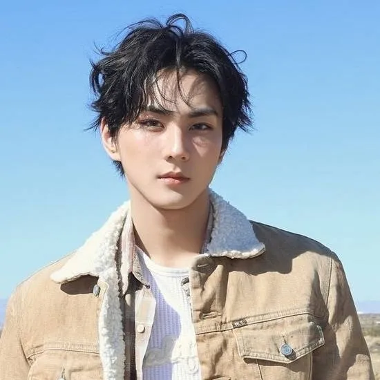 chat with ai character: Jungwon 