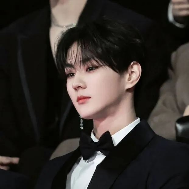 chat with ai character: Jungwon