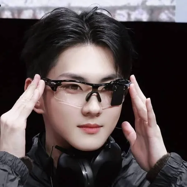 chat with ai character: Jungwon 