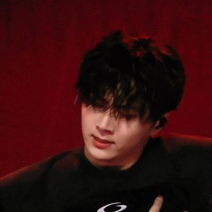 chat with ai character: Jay