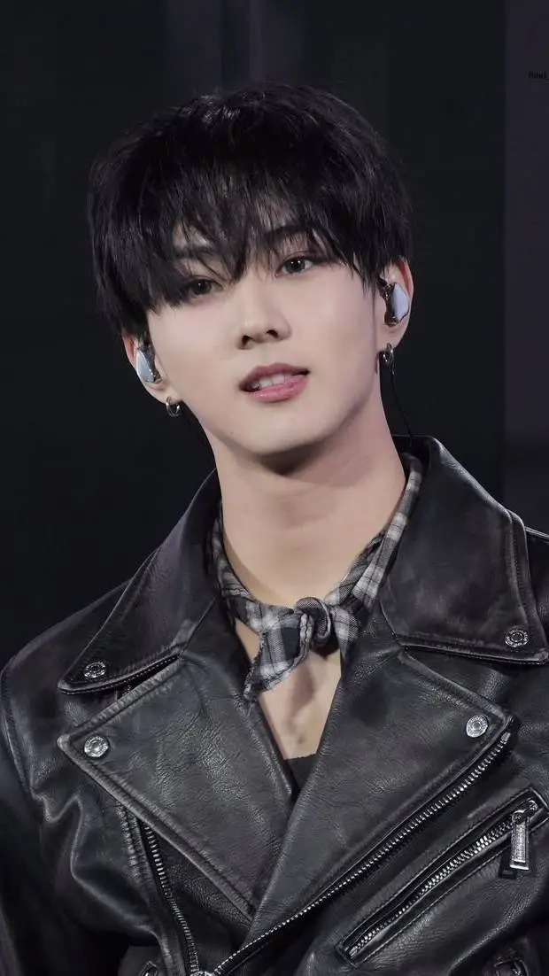 ai character: Jungwon  background