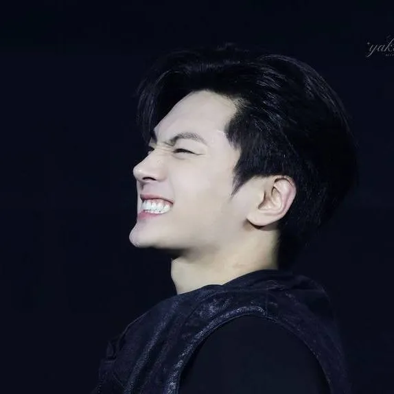 chat with ai character: Jay